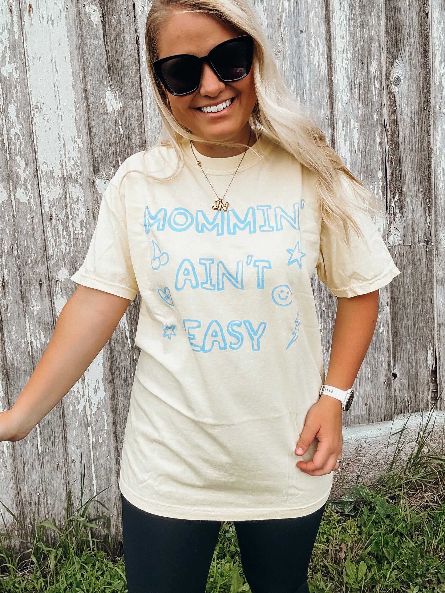 mommin’ ain’t easy tee