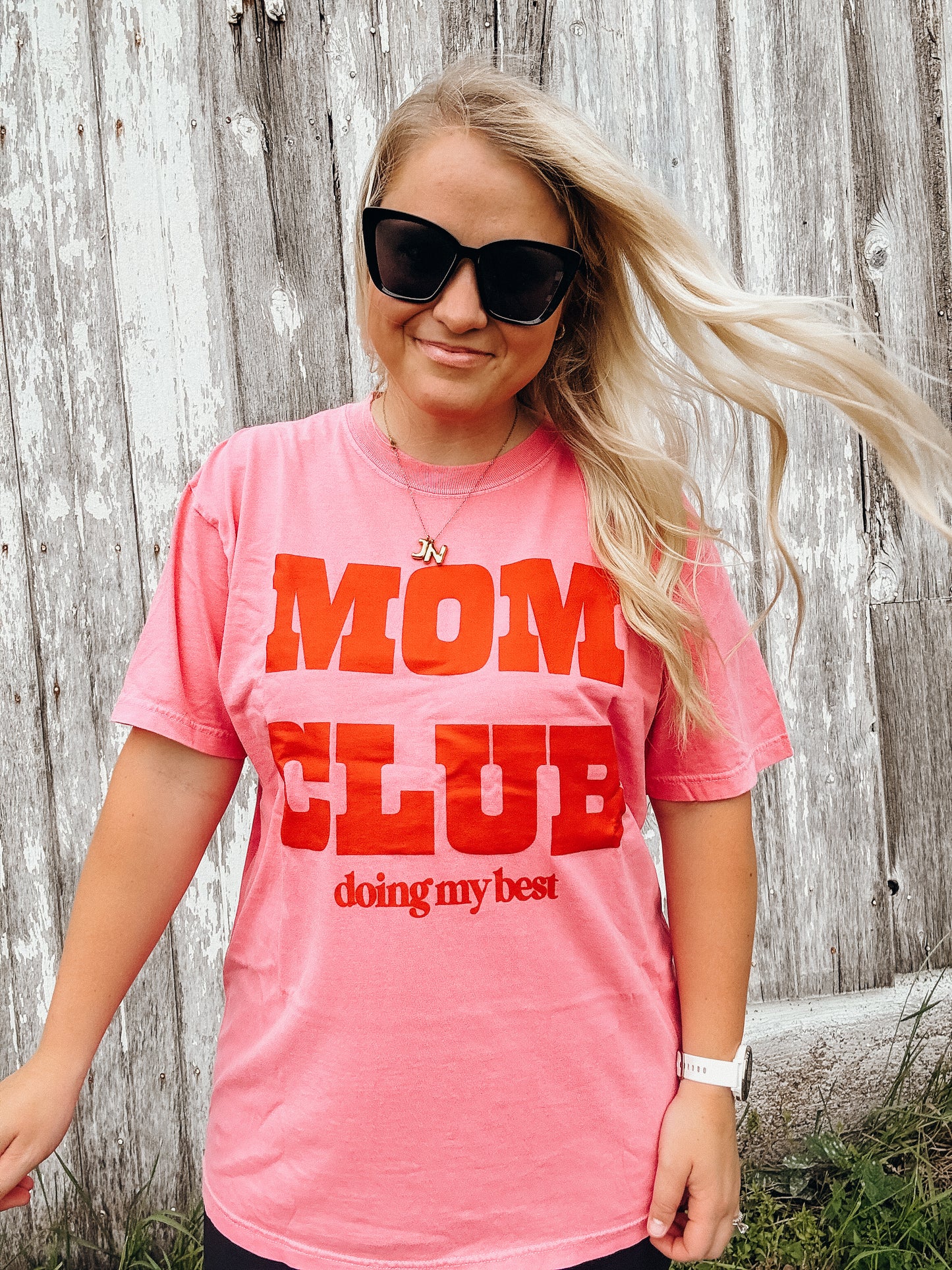 mom club tee